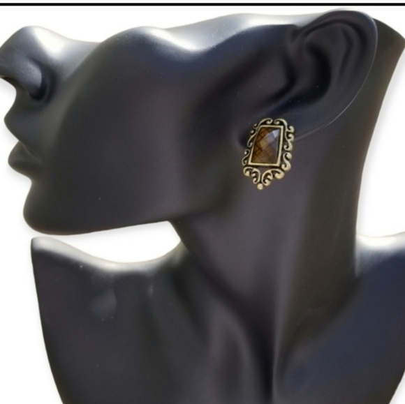 ANTIQUED BRASS & AMBER COLORED FILIGREE DESIGN EARRINGS - Picture 1 of 5